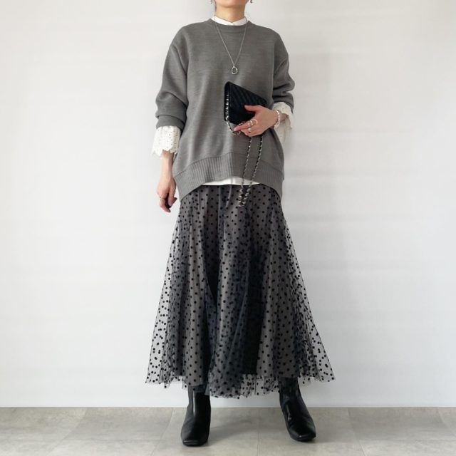 GU「コンビネーションブラウスコーデ」