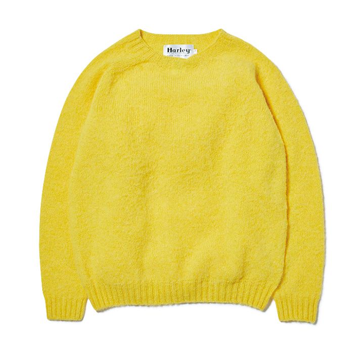 1枚持っているとずっと長く着れます！コーデの主役になるカラフルニット10選