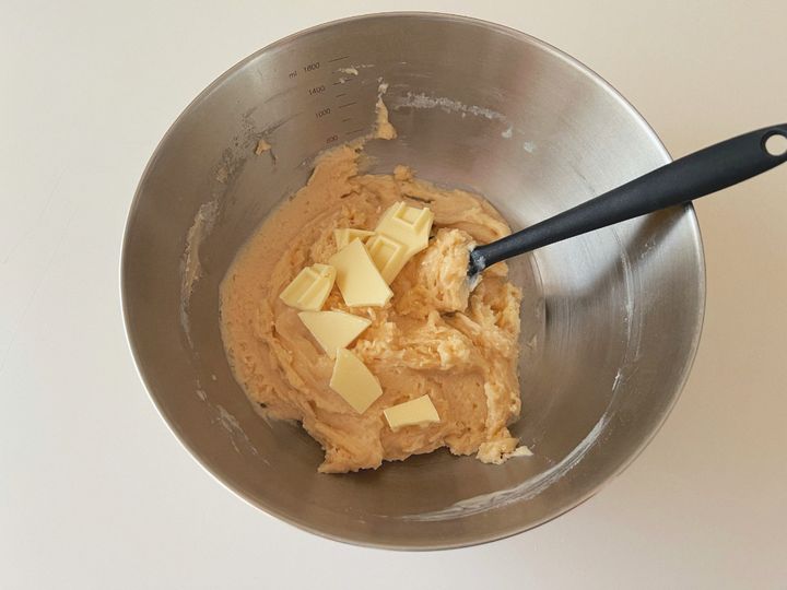 【簡単レシピ】ジューシーいちごとホワイトチョコの米粉マフィン【渡辺友美子のコーヒーに合うお菓子のレシピ vol.32 〜レシピで旅するヨーロッパ〜】