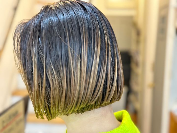 黒髪ボブ×根元あけハイライト