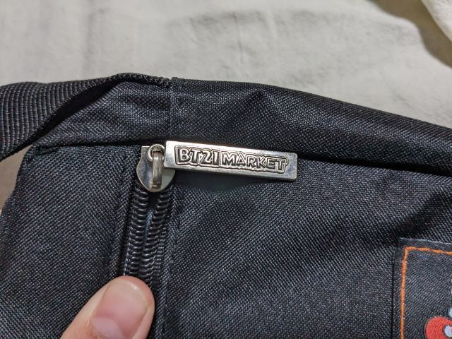 ファスナートップBT21 MARKETロゴ