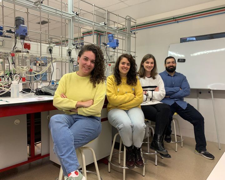 CEOのRaquel Parra氏（左端）とスタッフ