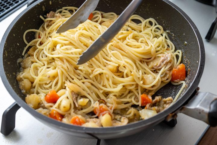 卵液に具材を混ぜる