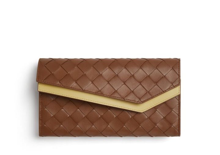 3月15日の開運日に使い始めたい ボッテガ・ヴェネタの財布