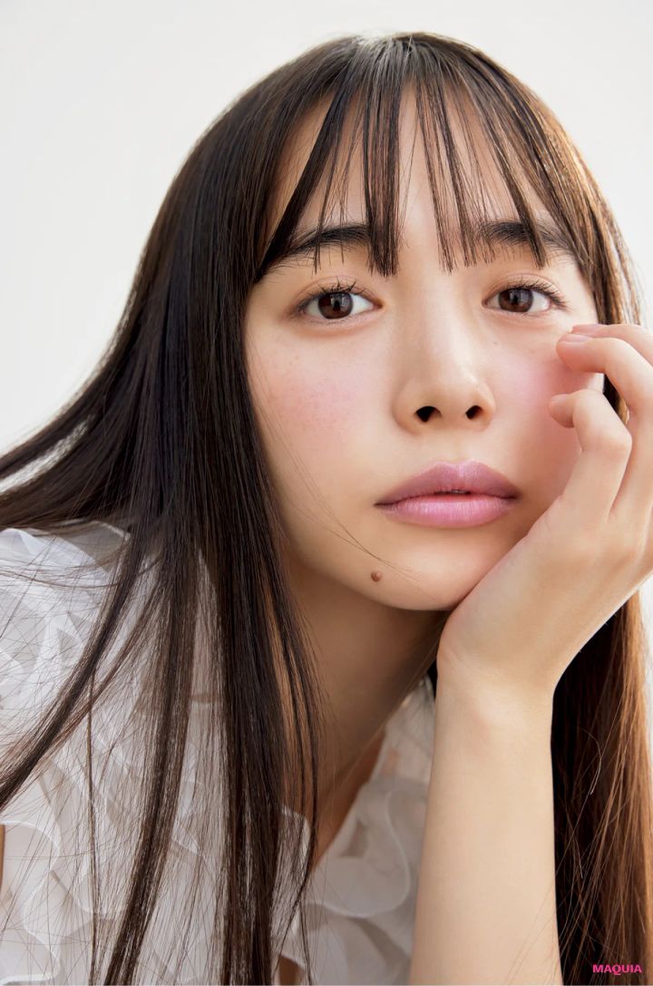 井桁弘恵 ピンクメイク 春メイク