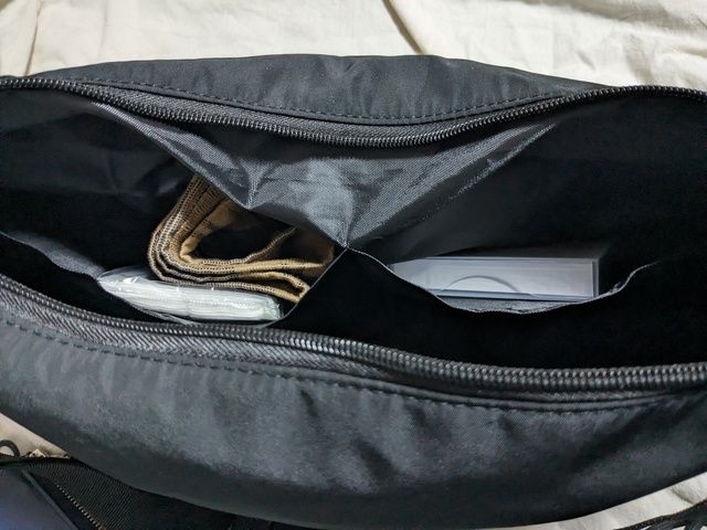 2つの深めポケット