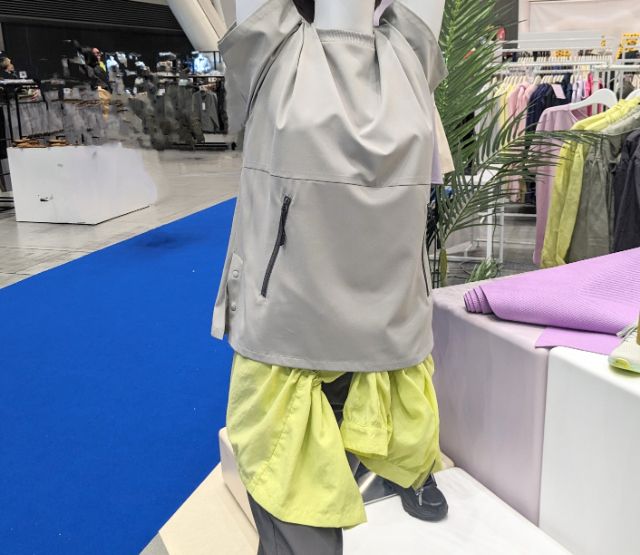 アクティブUVトップスを着用したマネキン