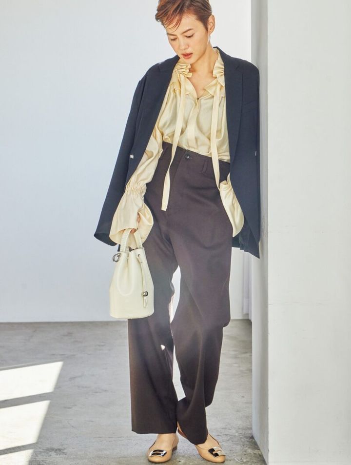 カラーセラピスト相川七瀬さん監修 トレンド イエローカラーコーデ バターイエロー お仕事コーデ