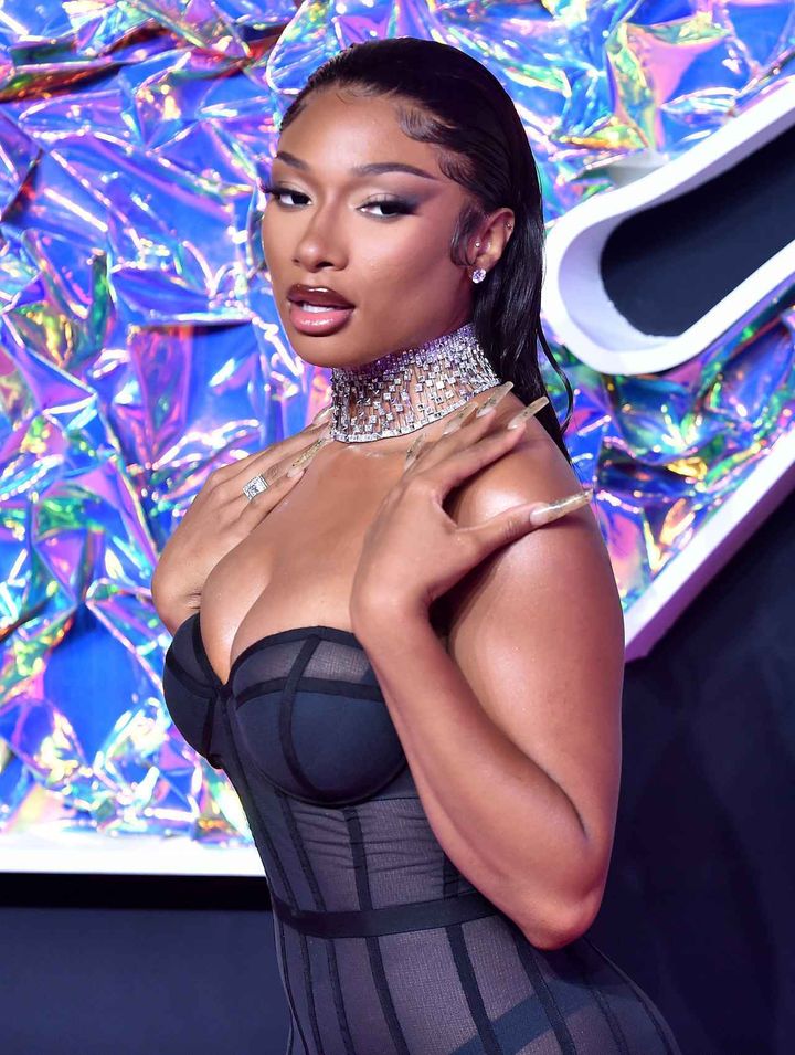 画像: メーガン・ジー・スタリオンが『呪術廻戦』の五条悟のコスを披露