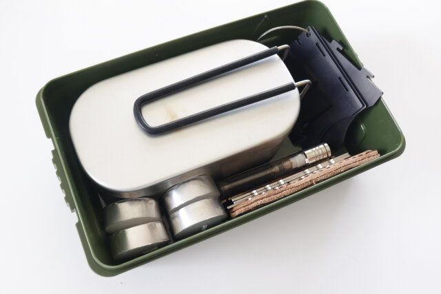 セリアのNO.1890 ビッグコンテナ MGX カーキにアウトドア用品を収納