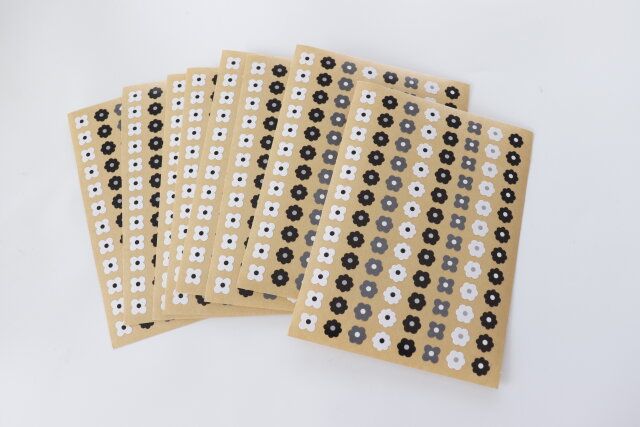 セリアのカラーステッカー モントーンフラワー