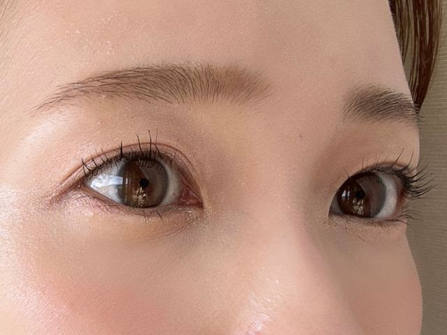 セザンヌエアリーロングラッシュマスカラを塗ってみた両目の画像