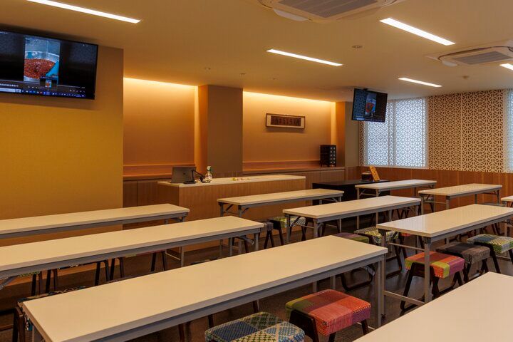 人気の老舗京菓子店「亀屋良長」で、季節を映す京菓子づくりを体験