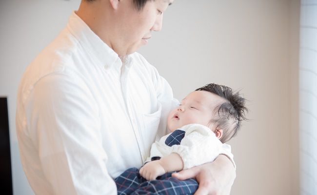 育休中のパパのイメージ