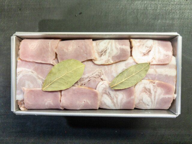 パテドカンパーニュ レシピ パテをベーコンで包む