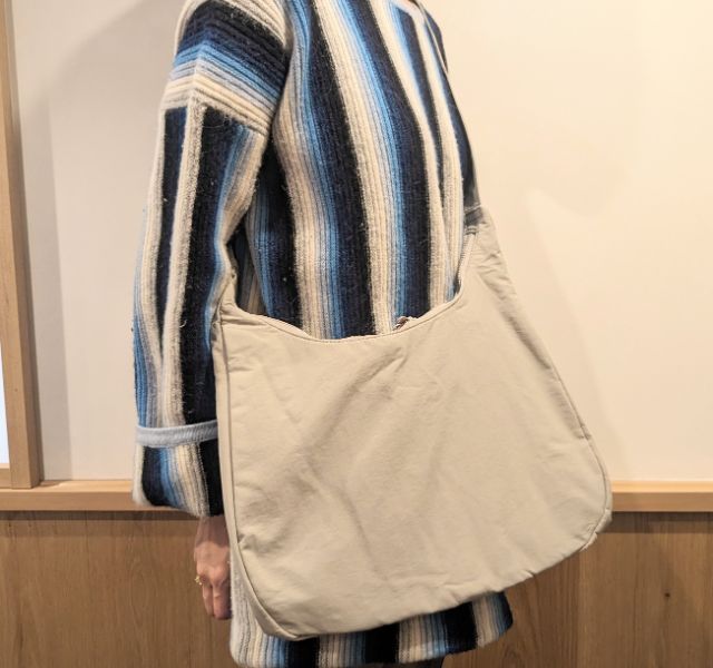 ソフトナイロンラウンドショルダーバッグ