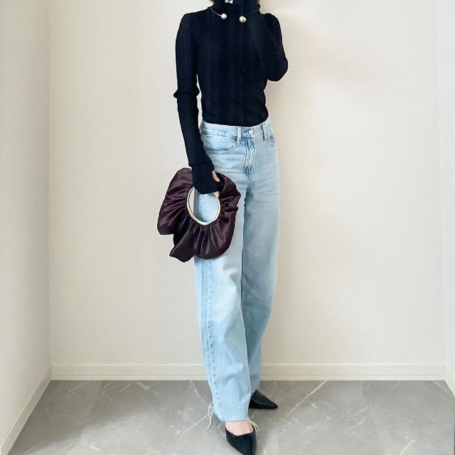UNIQLO：Cのワイドストレートジーンズを着用したコーデ