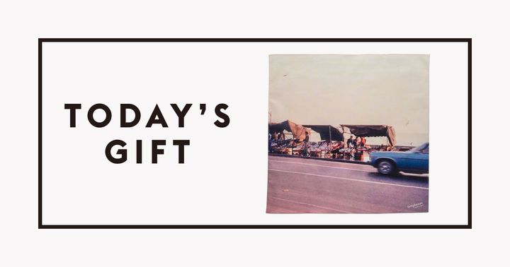 〈TORYBAZAR〉のハンカチ