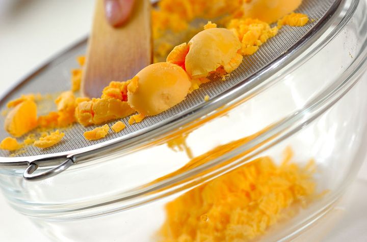 ひと手間でなめらか！卵だけサラダの作り方1