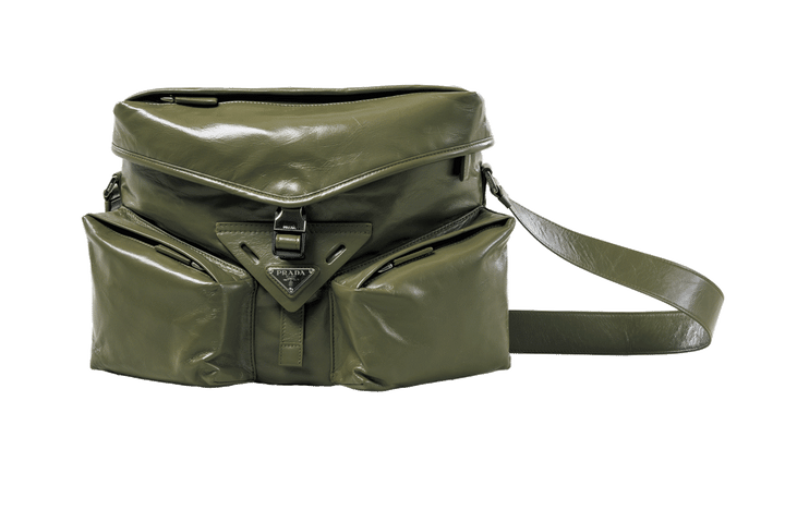 〈プラダ〉のバッグ