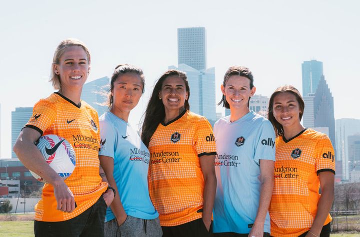 “元なでしこ”永里優季が加入！ヒューストン・ダッシュが「10周年記念」新ユニフォームを発表