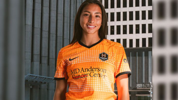 “元なでしこ”永里優季が加入！ヒューストン・ダッシュが「10周年記念」新ユニフォームを発表