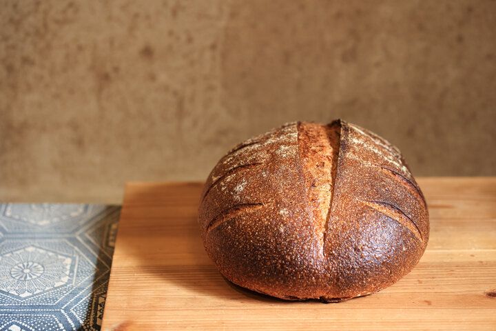 京都・下鴨の路地にたたずむ古民家ベーカリー「はちはち」で、天然酵母を使った風味豊かなドイツパンを♪