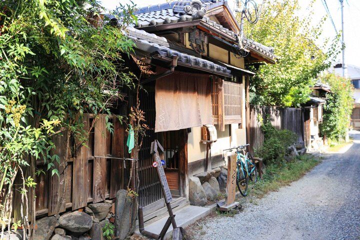 京都・下鴨の路地にたたずむ古民家ベーカリー「はちはち」で、天然酵母を使った風味豊かなドイツパンを♪