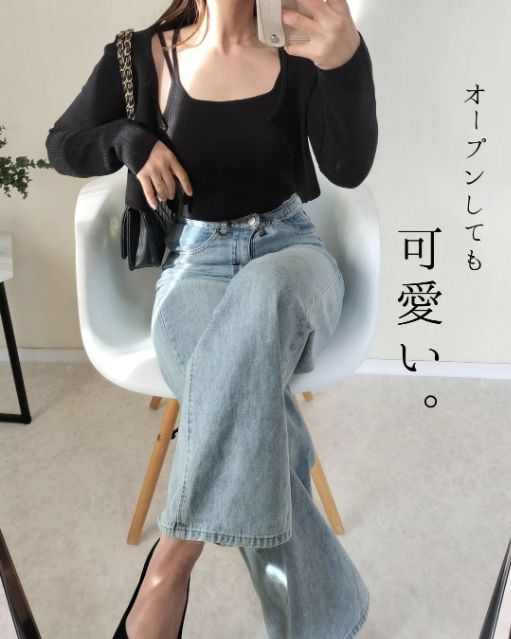 ブラックのGUの2ピースクロップドカーディガンを着用したコーデ