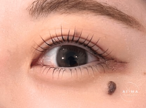 まつ毛はエクステ