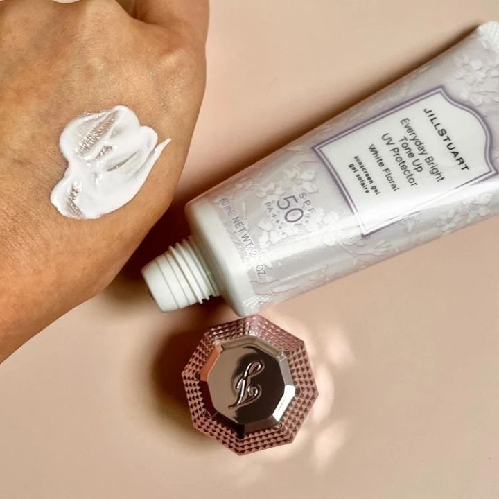 ジルスチュアート_新作コスメ2024_エブリデイブライト トーンアップ UVプロテクター ホワイトフローラル
