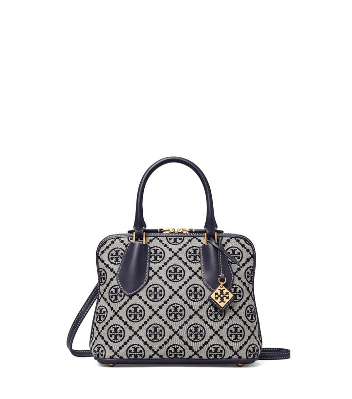 画像: 【トリー バーチ】「T モノグラム スウィング ミニバッグ」 H16.4cm×W21cm×D7.8cm ￥69,300（税込） 出典：トリー バーチ
