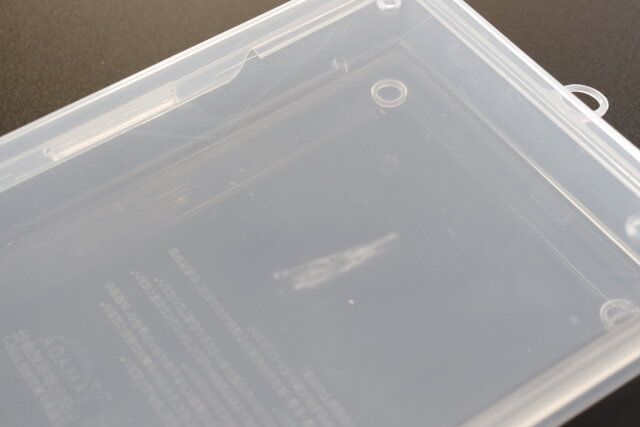 ダイソーのシートシール収納ケース Sに残ったシール跡