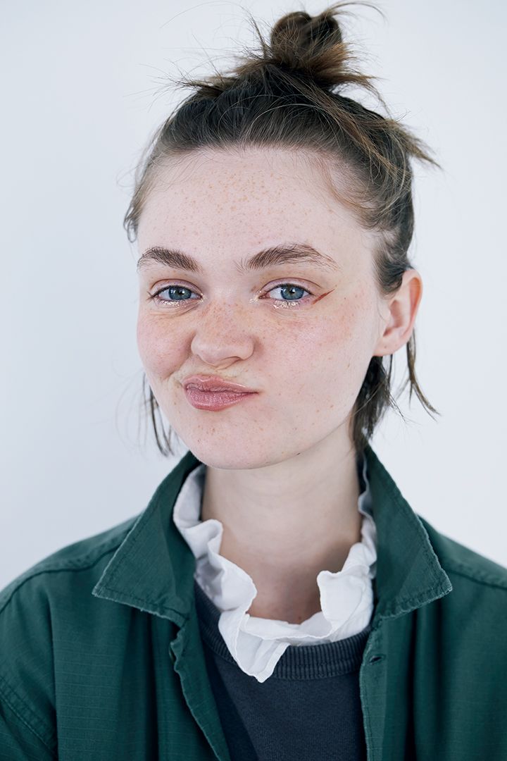 クリアフレームのメガネスタイルがさらにかわいくなる！プロ直伝のメイク術