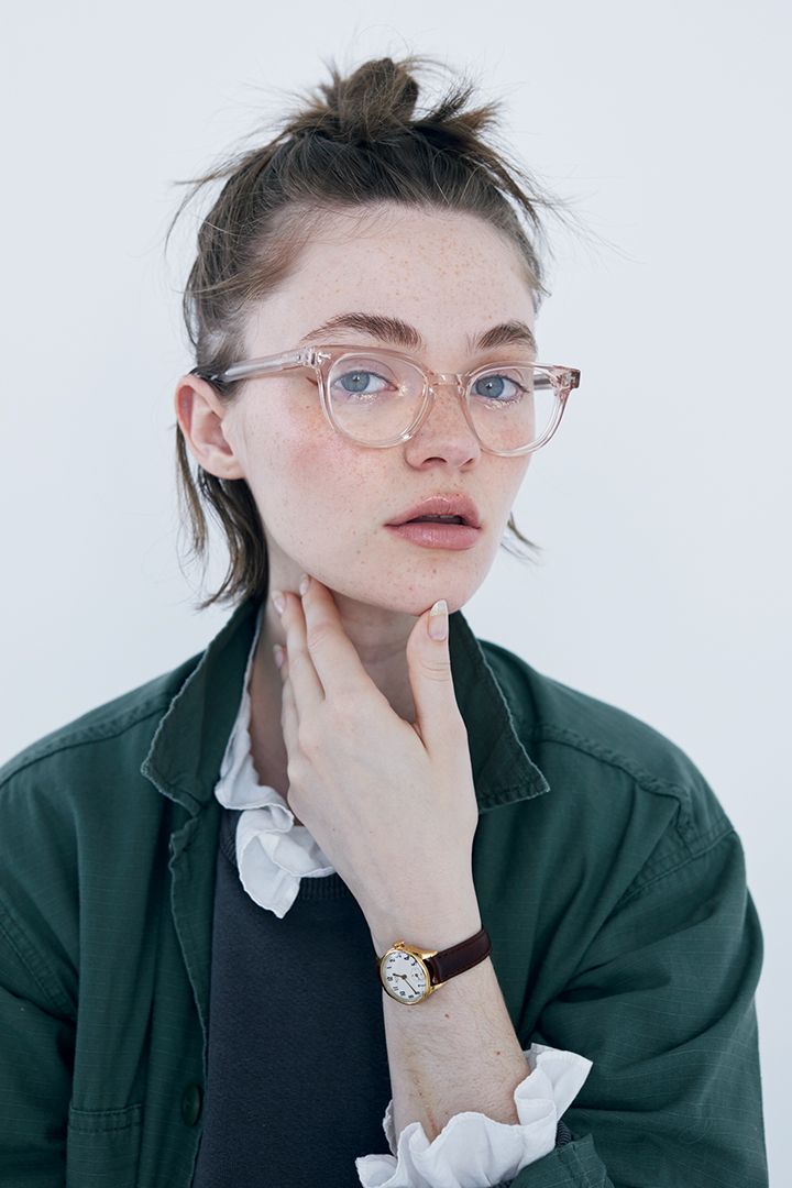 クリアフレームのメガネスタイルがさらにかわいくなる！プロ直伝のメイク術