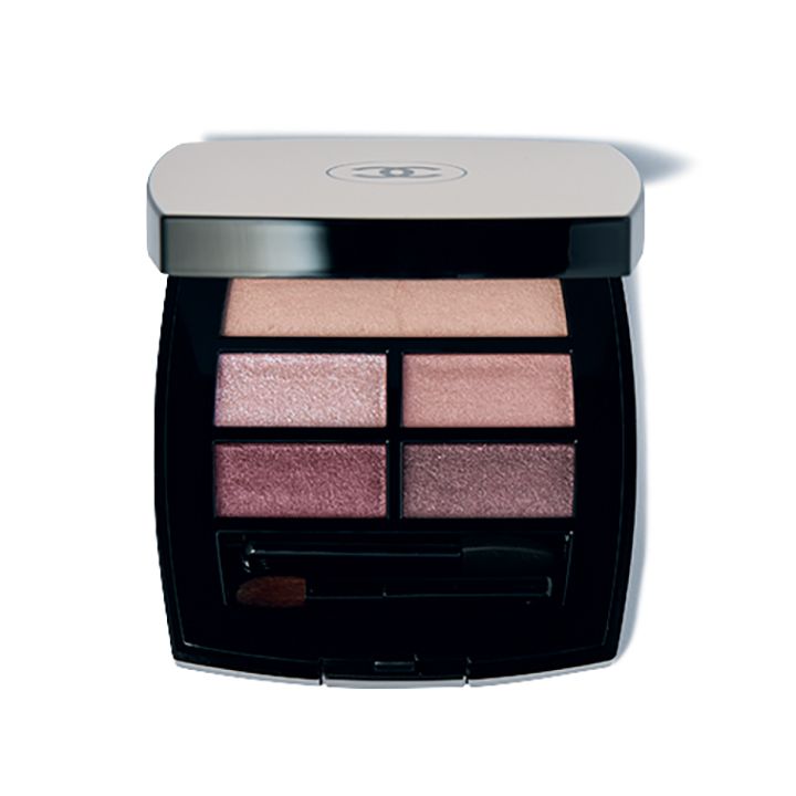 クリアフレームのメガネスタイルがさらにかわいくなる！プロ直伝のメイク術