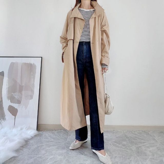 UNIQLOのソフトコットンボーダーラウンドヘムTトレンチコートのコーデ