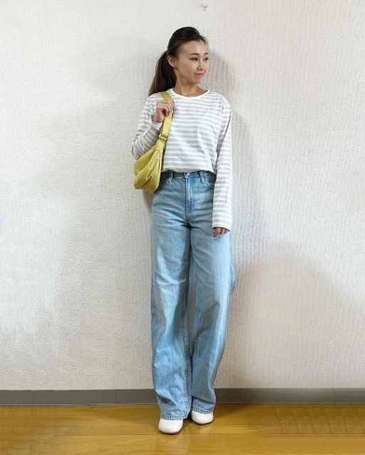 UNIQLOのソフトコットンボーダーラウンドヘムTとデニムのコーデ