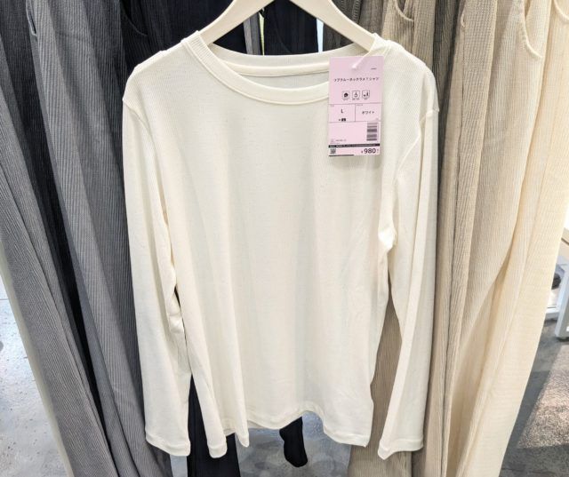 ワークマン「クルーネックラメ正面」