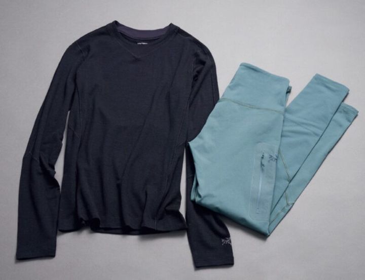 アーキテリクスのインナー メリノウールのトップスとレギンス