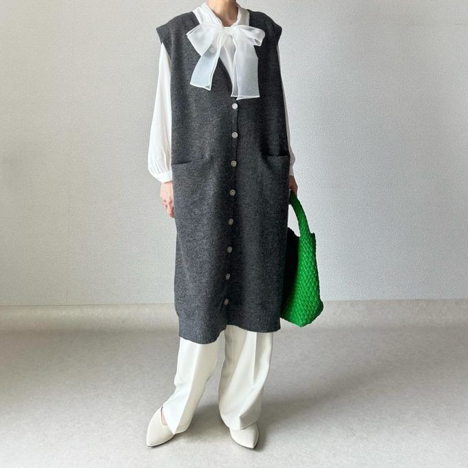 ロングジレ×GUのオフホワイトの「ウォッシャブルニットフラットシューズ」