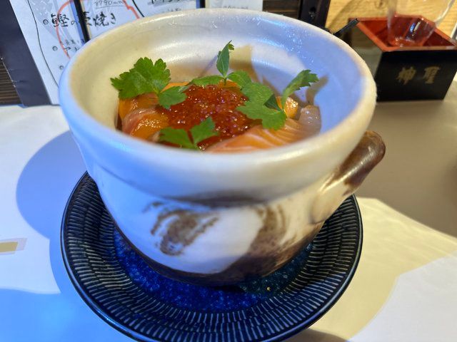 釜炊きご飯は、サーモンとイクラ親子