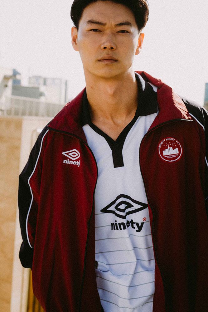 ストリートブランド「9090」と「UMBRO」のコラボが登場！俳優・笠松将のビジュアルも注目の“90年代テイスト”