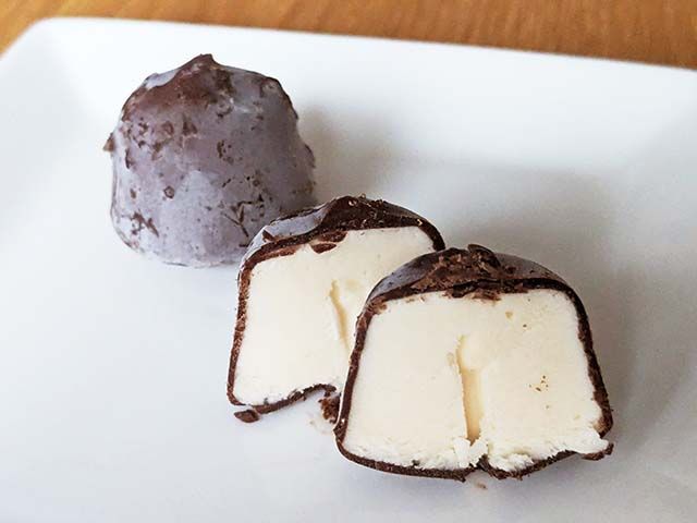 【デザートショコラボール（ショコラオランジュ）】断面