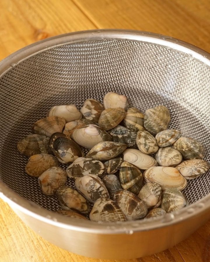 【簡単レシピ】春キャベツのあさりバター蒸し【料理家 あやかの旬野菜を使ったアペロおつまみ vol.7 〜レシピで旅するヨーロッパ〜】