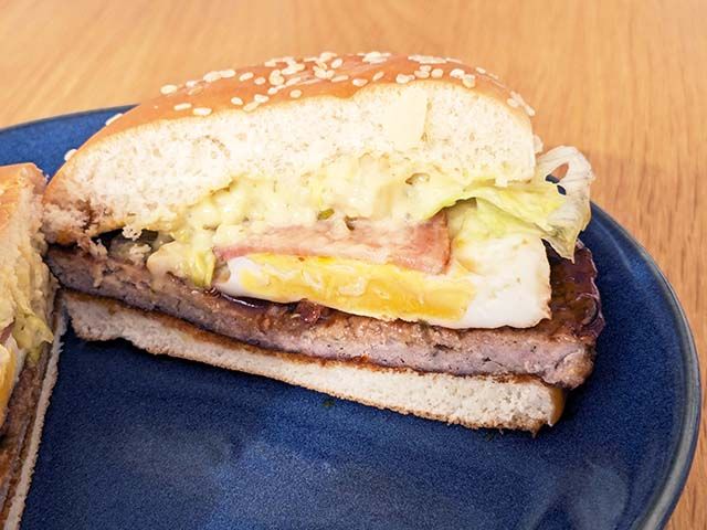 マクドナルド新商品「のり塩じゃがバターベーコンてりたま」断面