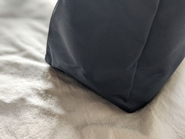 撥水ショルダーバッグのマチ