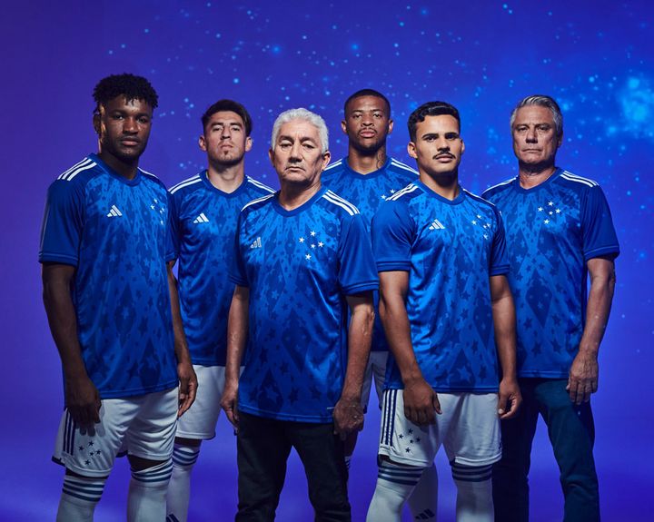 “ロナウド時代”が大復活！名門クルゼイロが2024新ユニフォームを発表 「星とダイヤ」が懐かしい