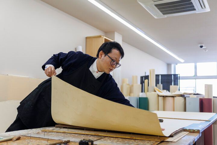 伝統の京からかみの技を受け継ぐ「唐丸」で、唐紙摺り体験＆工房見学