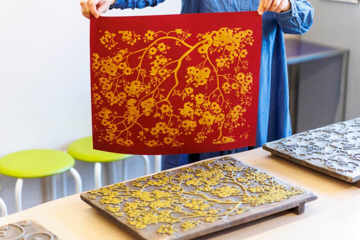 伝統の京からかみの技を受け継ぐ「唐丸」で、唐紙摺り体験＆工房見学